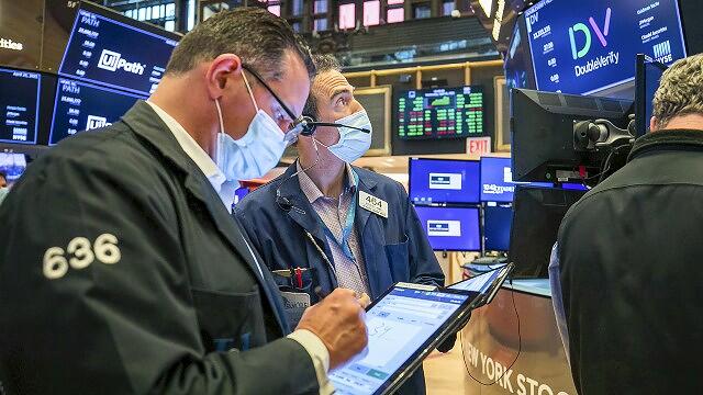 US stocks higher in early trading as companies set to release fourth-quarter earnings