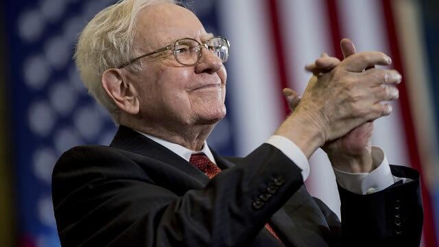 Berkshire Hathaway closes at a record above $500,000 a share as Buffett's conglomerate roars back