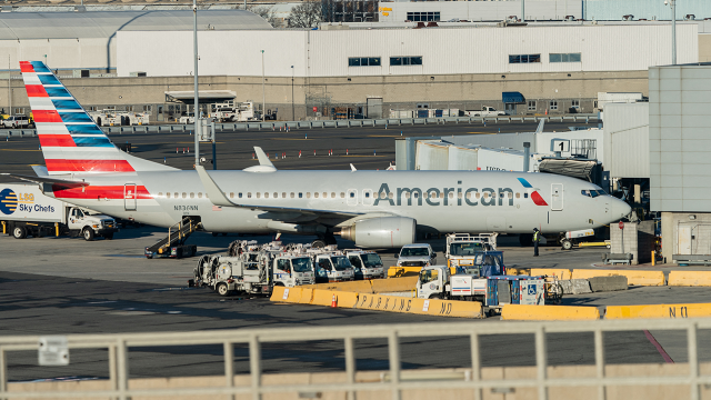 American Airlines to resume alcohol sales on certain flights in April