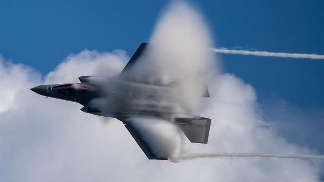 Pentagon cuts request for Lockheed's F-35s by 35% - Bloomberg News